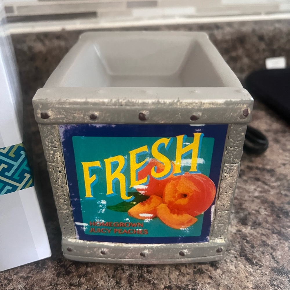 Scentsy Fresh Homegrown Juicy Peaches Kitchen Wax Warmer